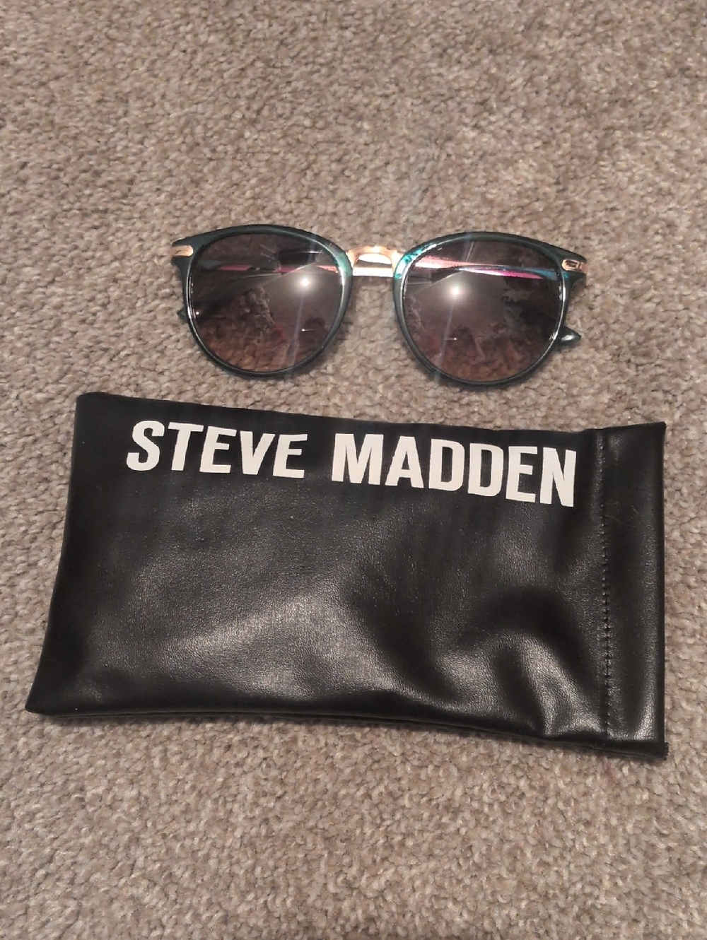 Steve Madden Teal Sunglasses And Pouch